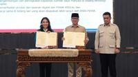 PERURI menjalin kerja sama dengan Kementerian Desa dan Pembangunan Daerah Tertinggal (Kemendes PDT) melalui penandatanganan Nota Kesepahaman (MoU). Penandatangan dilakukan di Operational Room, Gedung Utama Kemendes PDT, Jakarta Selatan, dan bertujuan untuk memperluas kolaborasi lintas sektor dalam rangka mempercepat pembangunan desa di seluruh Indonesia.

Proses seremonial penandatanganan Nota Kesepahaman dilakukan oleh Direktur Utama PERURI, Dwina Septiani Wijaya bersama Menteri Desa dan Pembangunan Daerah Tertinggal (Mendes PDT), Yandri Susanto.