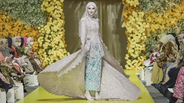 Kolaborasi Ayu Dyah Andari dan Batik Trusmi Hasilkan Wanita Tangguh yang Kuasai Darat, Laut dan Udara