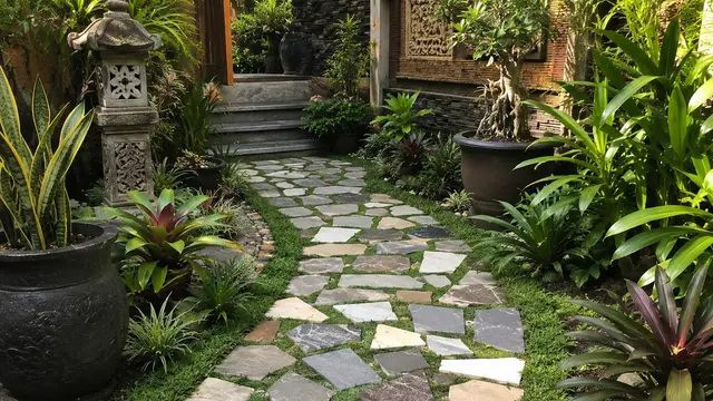 Inspirasi Taman Ala Bali dari Barang Bekas