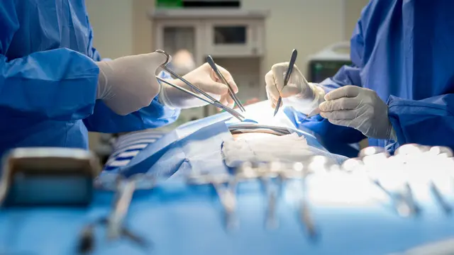 Check up dokter (sumber: IStockphoto)