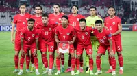 Foto tim starting XI Timnas Indonesia sebelum dimulainya laga Grup F kualifikasi Piala Dunia 2026 Zona Asia menghadapi Vietnam di Stadion Utama Gelora Bung Karno (SUGBK), Senayan, Jakarta, Kamis (21/3/2024). (Bola.com/Bagaskara Lazuardi)