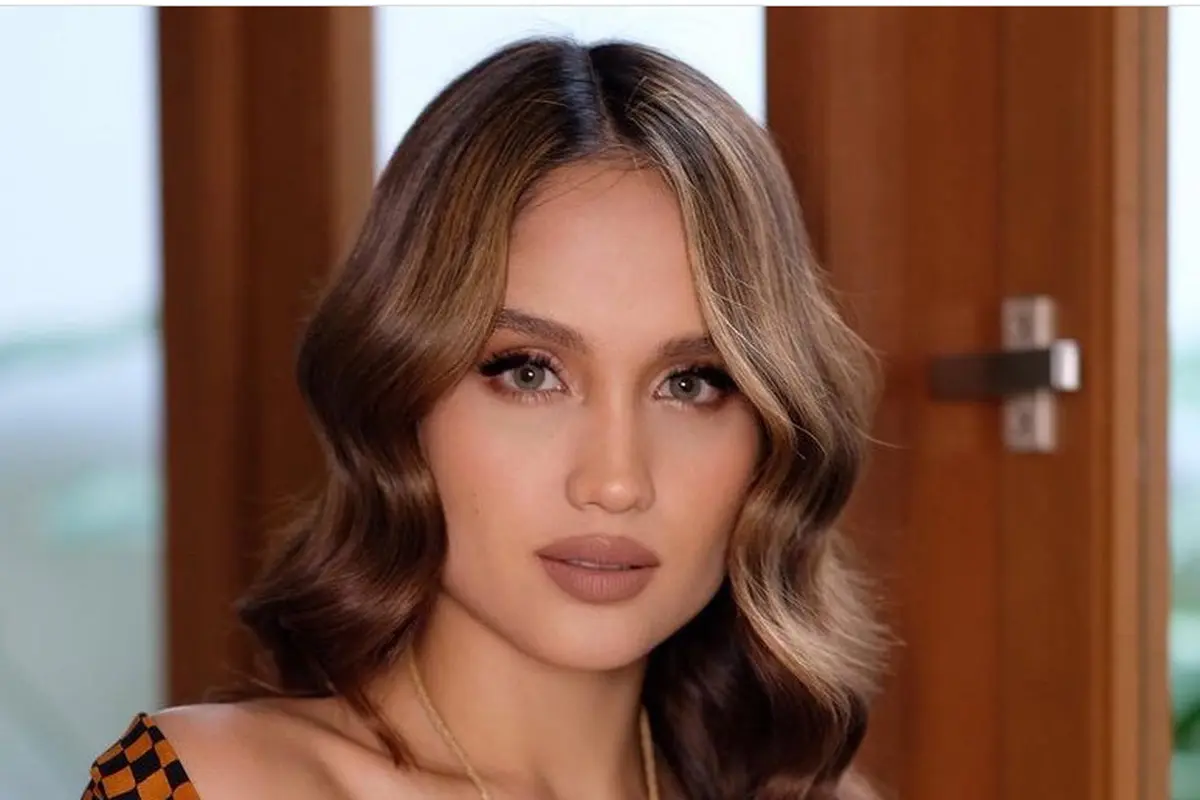 Gaya Cinta Laura Memadukan Busana Tradisional dengan Fashion Modern
