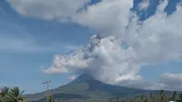 Gunung Lewotobi Laki-Laki Erupsi Lagi, Kolom Abu Capai 1.000 Meter, Patuhi Radius Bahaya!