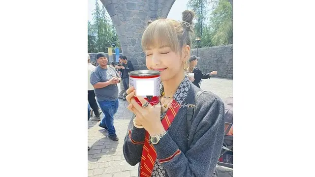 Editan Lisa Blackpink (Sumber: Instagram/photoshop.shitposter)