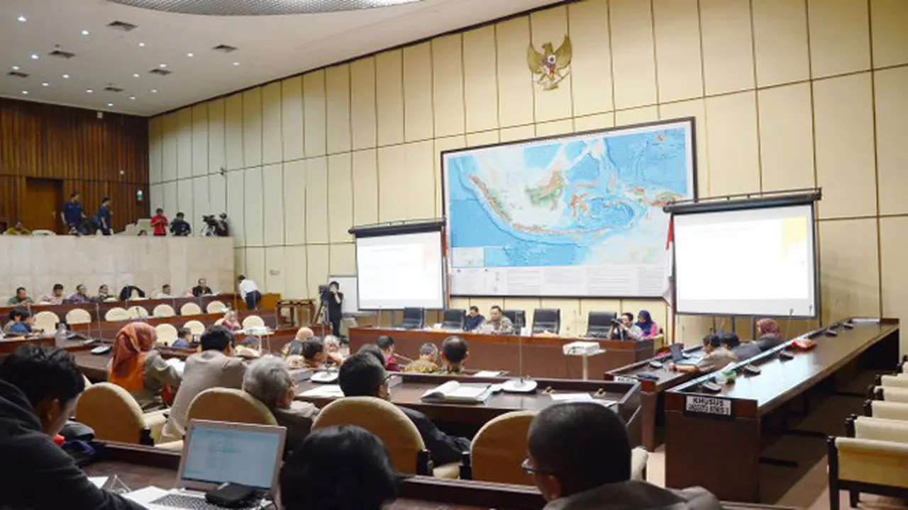 Komisi II DPR menyetujui Peraturan Komisi Pemilihan Umum (PKPU) tentang Pemutahiran Data dengan catatan.