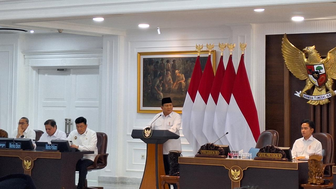 Presiden Prabowo Subianto saat memimpin sidang kabinet paripurna di Kantor Presiden Jakarta. (Liputan6.com/Lizsa Egeham)