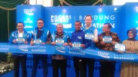 Gubernur Jawa Barat Ahmad Heryawan (ketiga dari kiri) mendukung ajang Bandung West Java Marathon yang akan digelar 30 Juli 2017. (Liputan6.com/Aditya Prakasa)