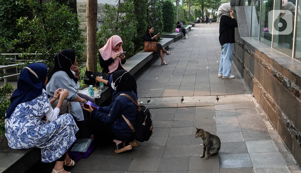 “Tentunya dengan keputusan ini, pemerintah berharap perekonomian nasional akan bergerak semakin baik dan meningkatkan kualitas kehidupan sosial ekonomi masyarakat,” tandas Jokowi. (Liputan6.com/Johan Tallo)