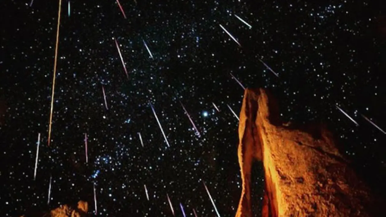 [Bintang] Ini 10 Potret Hujan Meteor yang Sanggup Buat Kamu Nangis