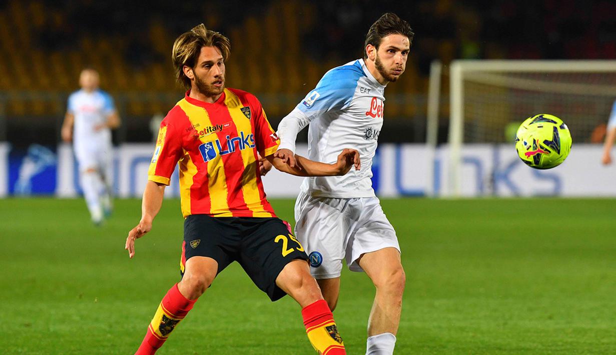 Napoli tampil mendominasi sejak awal laga. Tim tamu membuka keunggulan di menit ke-18 tandukan Giovanni di Lorenzo usai meneruskan umpan Kim Min-Jae. (Giovanni Evangelista/LaPresse via AP)