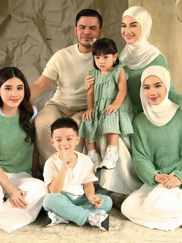 Dua Putri Sambung Irish Bella yang Tak Kalah Cantik dengan Dirinya saat Pemotretan Foto Keluarga. [@_irishbella_]