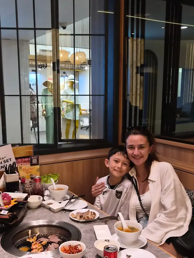 Dahlia Poland dan anak (credit: instagram.com/dahliachr)