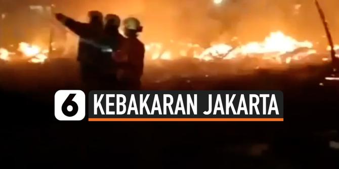 VIDEO: Kebakaran Belasan Bedeng Proyek Mess Angkatan Darat