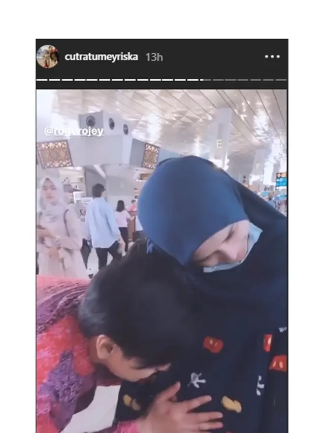 7 Momen Cut Meyriska Lepas Roger Danuarta Umrah Sendiri, Mesra Banget
