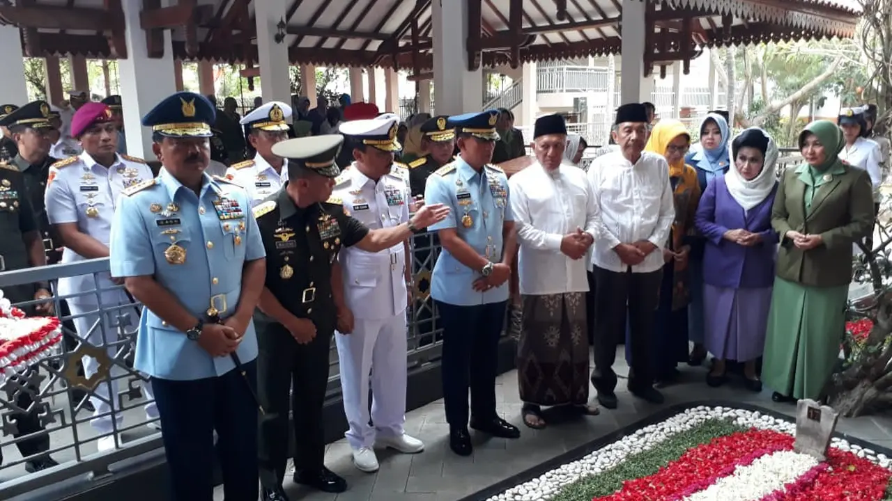 Panglima TNI Hadi Tjahjanto ziarah ke makam Presiden ke-4 RI Abdurrahman Wahid atau Gus Dur