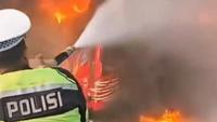 Bus Rombongan Ziarah Asal Lampung Terbakar di Tol Japek, Ini Nasib Para Penumpangnya