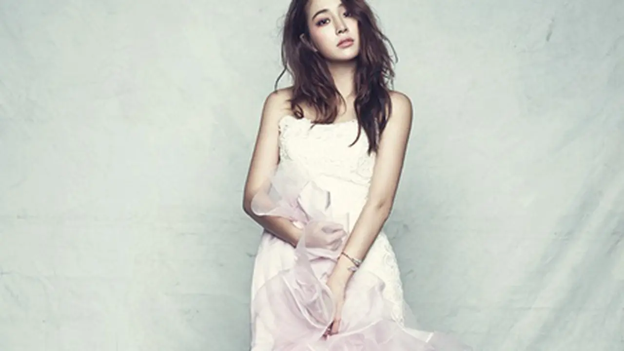 Eksis di Media Sosial, Lee Min Jung Justru Dicerca