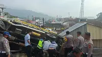 Enam Kendaraan Tabrakan Beruntun di Tanjakan Ciwidey