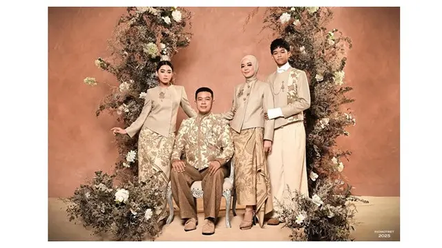 5 Detail Busana di Pemotretan Aqeela Calista dan Keluarga, Bergaya Klasik Jawa