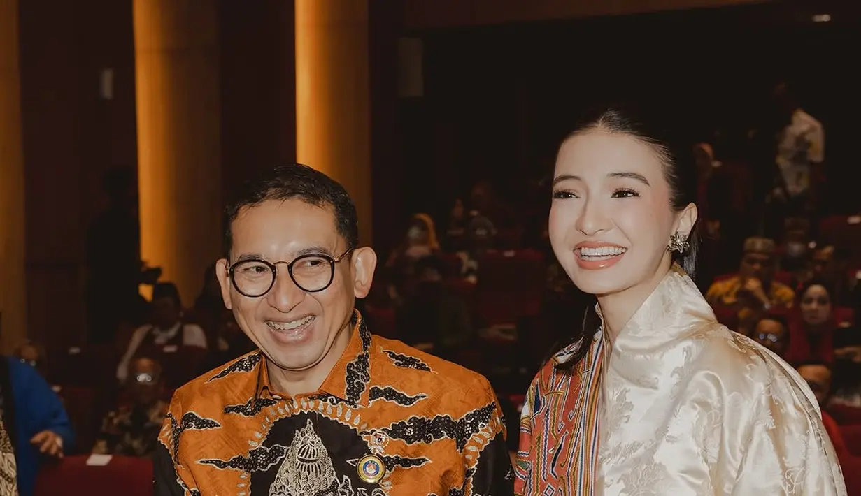 Setelah diangkat menjadi Staf Khusus Menteri Komunikasi dan Digital (Menkomdigi) pada 13 Januari 2025, Raline Shah terlihat semakin sibuk menghadiri banyak acara lokal. [Foto: Instagram/ Raline Shah]