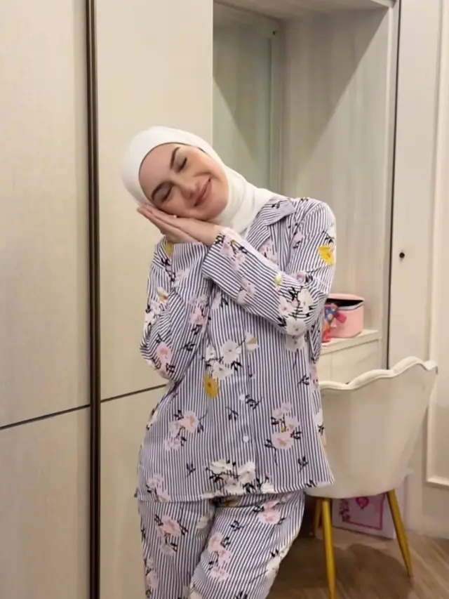 Irish Bella Buktikan Daster Bisa Stylish untuk Berpergian (Instagram/@daster.iyish)