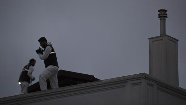 Ilustrasi penggeledahan forensik (AP Photo/Petros Giannakouris)