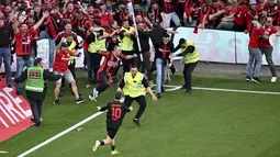 Kemenangan Leverkusen terjadi berkat hattrick Florian Wirtz dan tambahan gol yang dicetak Victor Boniface dan Granit Xhaka. (David Inderlied/dpa via AP)