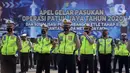 Sejumlah polisi mengikuti apel pasukan Operasi Patuh Jaya 2020 di Lapangan Polda Metro Jaya, Jakarta, Kamis (23/7/2020). Operasi Patuh Jaya 2020 digelar di seluruh wilayah hukum Polda Metro Jaya mulai 23 Juli hingga 5 Agustus 2020. (merdeka.com/Imam Buhori)