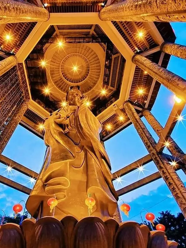 Kuil Kek Lo Si di atas Bukit Kwok San