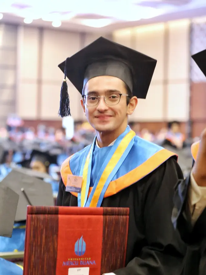 [Bintang] Omar Daniel Wisuda