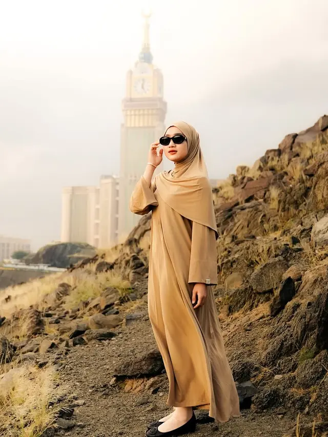 Potret Long Dress ala Yeni Inka