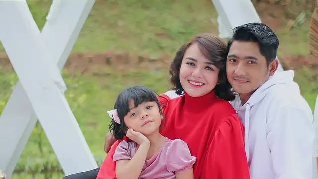 6 Potret Keluarga Amanda Manopo dan Arya Saloka di Sinetron, Penuh Kehangatan