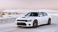 Charger SRT Hellcat memiliki kecepatan maksimum 8 km/jam lebih tinggi dibandingkan Challenger SRT Hellcat. 