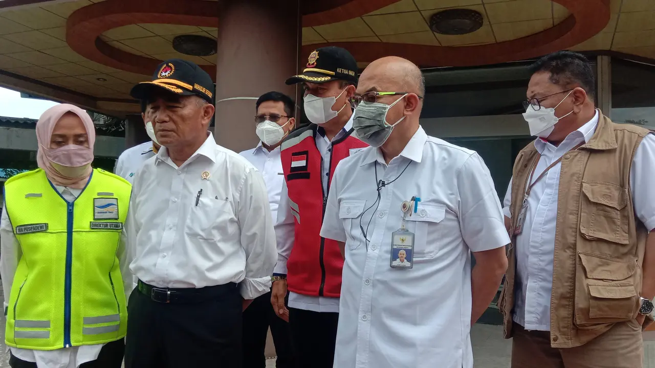 Menko PMK Muhadjir Effendy mengklaim bahwa arus mudik Lebaran 2022 di Pelabuhan Merak berjalan lancar