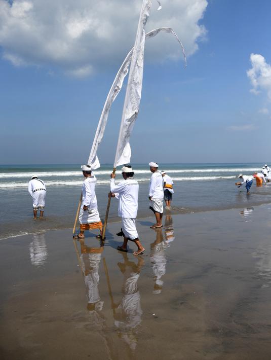 Pulau Bali ditutup untuk hari hening untuk menandai tahun baru Hindu pada 22 Maret. (AFP/SONNY TUMBELAKA)