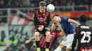 Kemenangan ini membuat Rossoneri, julukan AC Milan, memangkas defisit poin dari Inter Milan menjadi tujuh poin. (AP Photo/Antonio Calanni)