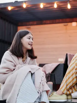 Alih-alih langsung memberi nasihat, orang tua dapat memulai percakapan dengan sikap terbuka dan penuh perhatian. (Foto/Dok: Pexels)