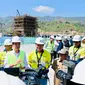 Presiden Joko Widodo atau Jokowi saat meninjau pembangunan smelter PT Amman Mineral Nusa Tenggara (AMNT) di Kabupaten Sumbawa Barat, Provinsi Nusa Tenggara Barat (NTB). (Foto: Biro Pers Sekretariat Presiden)