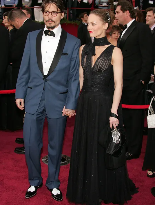 Meninjau ke masa lalu, Johnny Depp dan Vanessa Paradis sudah menjalin hubungan lama dan tak mengherankan jika keduanya kembali bersama. Terlebih keduanya sudah memiliki dua orang anak. (AFP/Bintang.com)