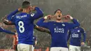 Striker Leicester, Ayoze Perez, merayakan gol yang dicetaknya ke gawang Southampton pada laga Premier League di Stadion St Mary, Southampton, Jumat (25/10). Southampton kalah 0-9 dari Leicester. (AFP/Glyn Kirk)