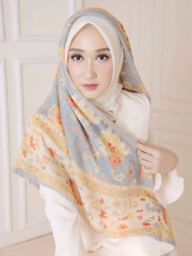 7 Inspirasi Gaya Hijab Saat Lebaran Ala Dian Pelangi, Tetap Stylish
