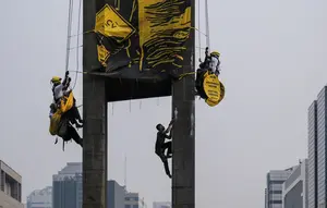 Kondisi Terkini 6 Aktivis Greenpeace Usai Dievakuasi dari Patung HI