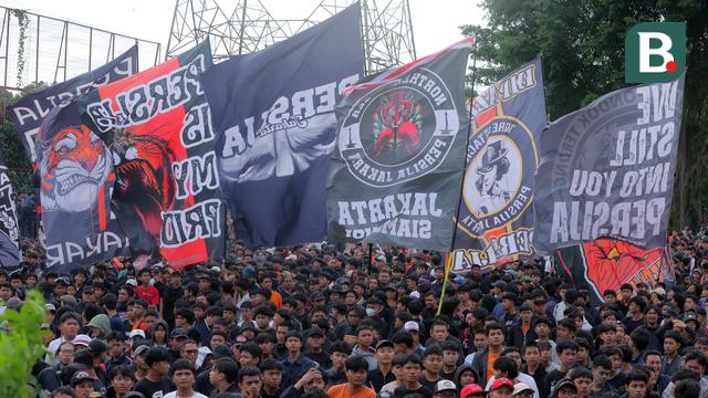 Foto: Ribuan The Jakmania Geruduk Tempat Latihan Persija, Minta Macan Kemayoran Kalahkan Persib Bandung di BRI Super League