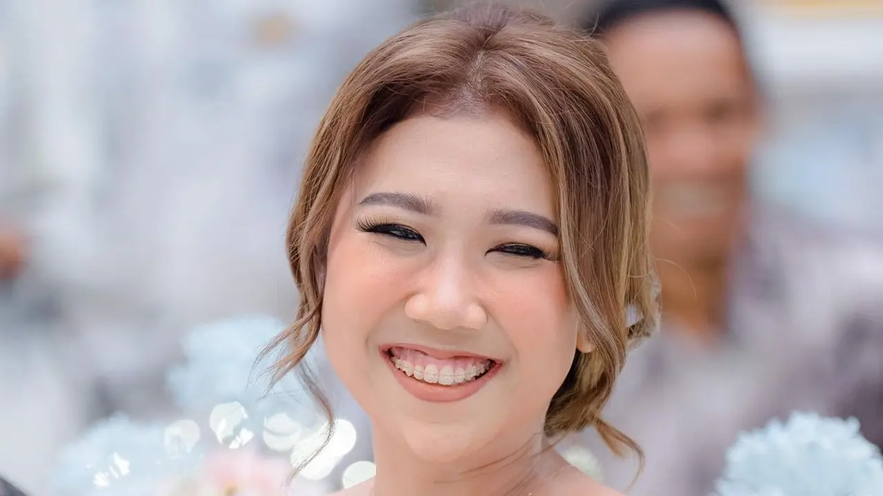 Kiky Saputri Berkicau Bahwa Sang Mertua Sempat Didiagnosis dengan Stroke Kuping yang Kemudian Dianggap Lucu Oleh Dokter di Rumah Sakit Singapura