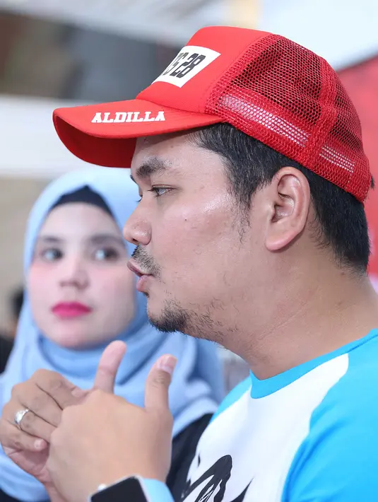 "Kita ada tokonya di Cikokol, Tangerang. Akan buka lagi di Bekasi Timur, GP Mall. Dulu kita lewat online saja. Saat itu juga kewalahan kita. Paling jauh Makassar, Lombok. Sekarang kita lebih banyak ke bazaar-bazaar,"jelasnya. (Nurwahyunan/Bintang.com)