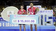 Ekspresi bahagia Tontowi/Liliyana usai juara Asia Championship 2015 di di Wuhan Sports Center Gymnasium, Minggu (26/4/2015).  (Reuters/China Daily)