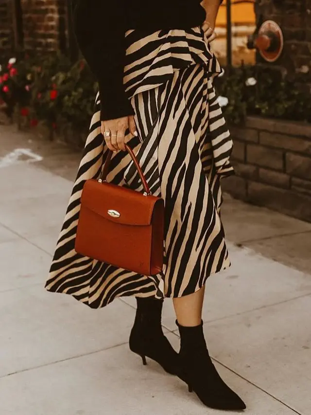 Stylish dengan Mix and Match Outfit Motif Zebra