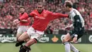 5. Eric Cantona (Leeds dan Manchester United) - 70 gol. (AFP/Gerry Penny)