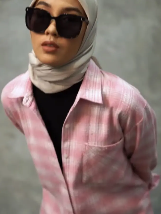 Inspirasi OOTD Pakaian Motif Kotak-Kotak dari Klasik Hingga Edgy