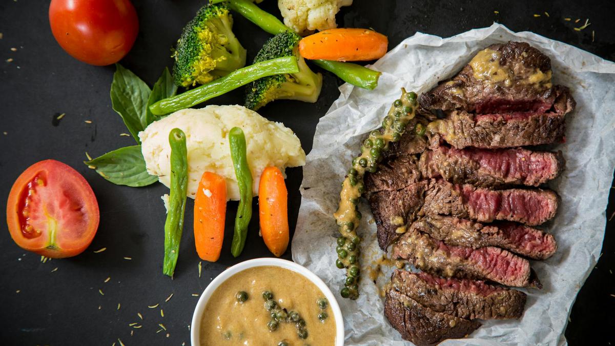 Manfaat dan Efek Samping dari Diet Karnivora yang Perlu Kamu Tahu